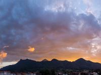 Glühender Septemberhimmel